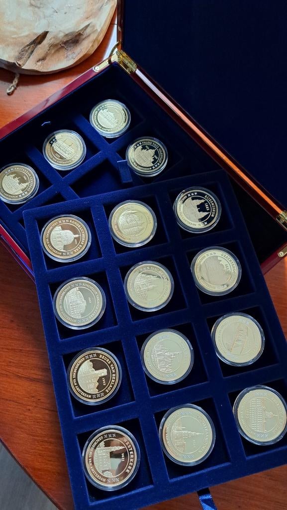 16 verzamelmunten gebouwen van Amsterdam in koffer/Certi., Ophalen, Nederland, Munten