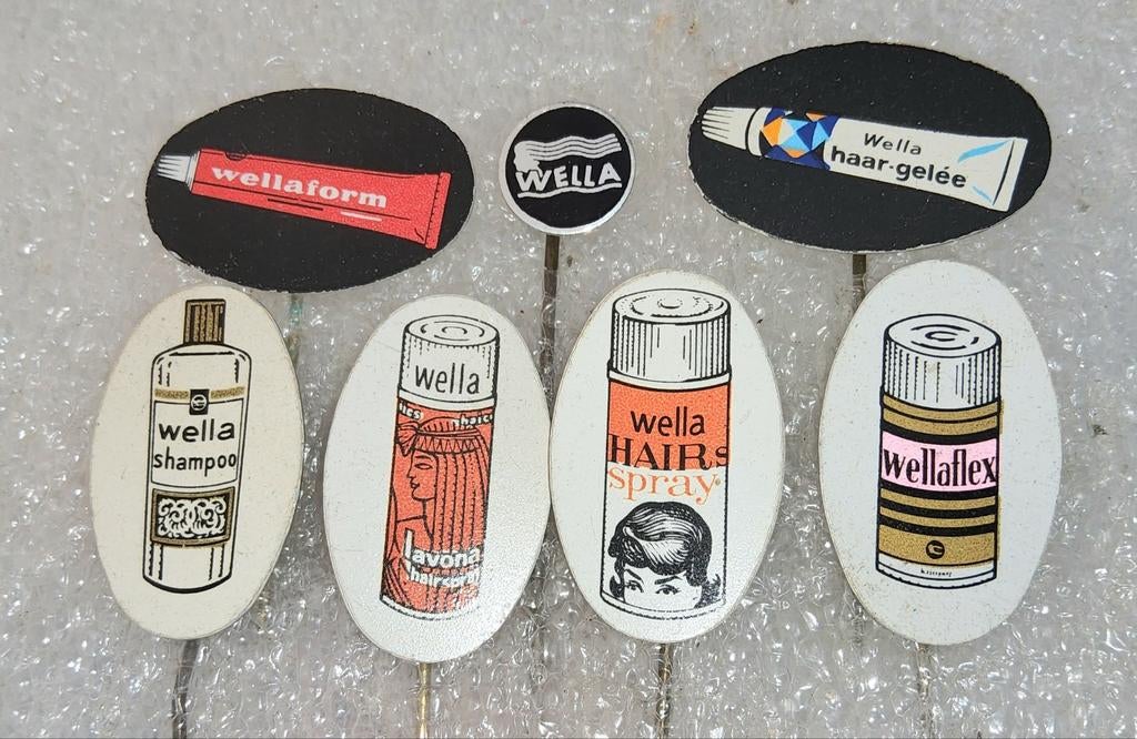 7 Vintage Wella Reclame Speldjes - Haarproducten, Verzamelen, Ophalen of Verzenden, Gebruikt, Merk, Speldje of Pin