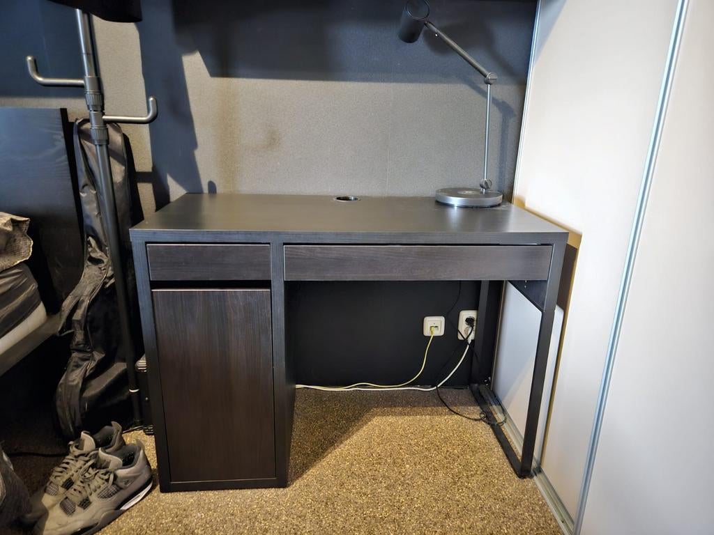 IKEA Micke bureau met stoel - Donkerbruin/Zwart, Huis en Inrichting, Bureaus, Ophalen, Gebruikt, Spaanplaat of MDF, IKEA