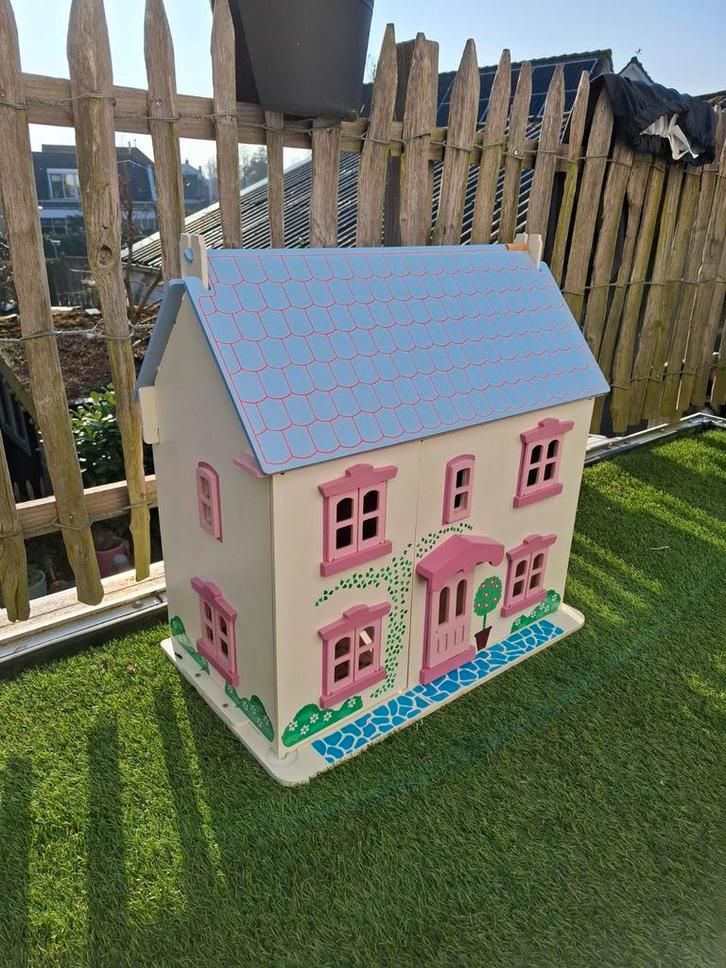 Schattig houten poppenhuis, Kinderen en Baby's, Speelgoed | Poppenhuizen, Gebruikt, Poppenhuis, Ophalen