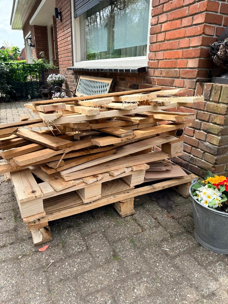 Pallet hout voor de kachel. GRATIS, GRATIS, Tuin en Terras, Minder dan 3 m³, Ophalen, Overige houtsoorten, Blokken