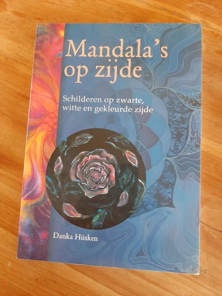 Mandalas op Zijde - Danka Huksen (Zijdeschilderen), Boeken, Ophalen of Verzenden