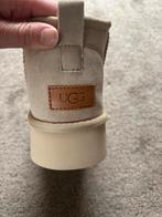Beige Uggs - Maat 39, Kleding | Dames, Schoenen, Ophalen of Verzenden, Zo goed als nieuw, Beige, Pantoffels of Sloffen