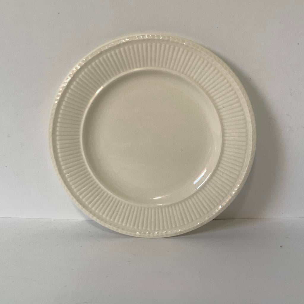 Wedgwood Edme gebaksbordje Crèmekleurig streepjes 16cm, Ophalen of Verzenden, Zo goed als nieuw, Bord(en), Wedgwood