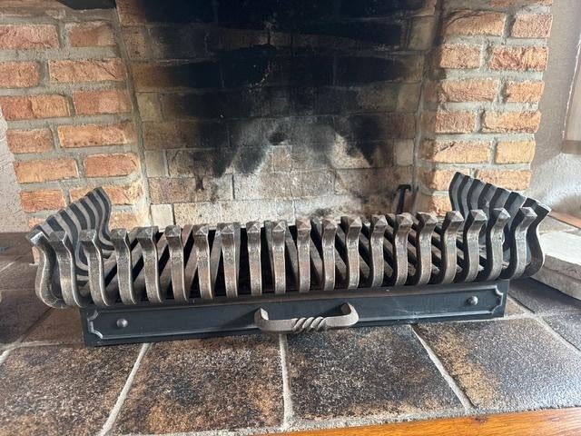 Gietijzeren haardrooster / haardrek – zwaar en degelijk, Ophalen, Gebruikt, Vrijstaande haard, Houthaard