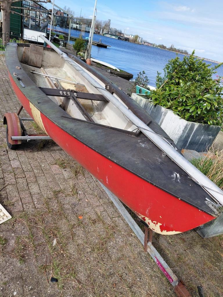 Gratis af te halen: Opknapper zeilboot met zeilen, Watersport en Boten, Ophalen of Verzenden