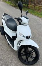 Peugeot Tweet 50cc Scooter - als nieuw, Geel Kenteken, Fietsen en Brommers, Ophalen, Zo goed als nieuw, Peugeot