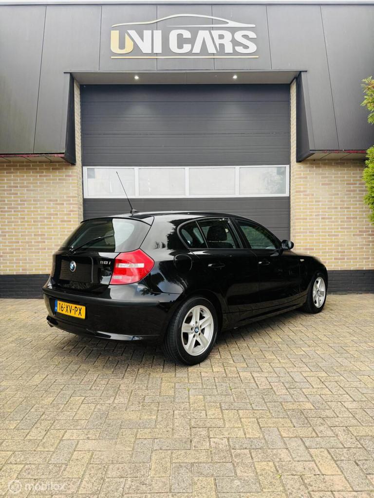 BMW 1-serie 118i Business Line|5 deurs|Airco|6 BAK|APK|, Achterwielaandrijving, Zwart, Origineel Nederlands, Handgeschakeld