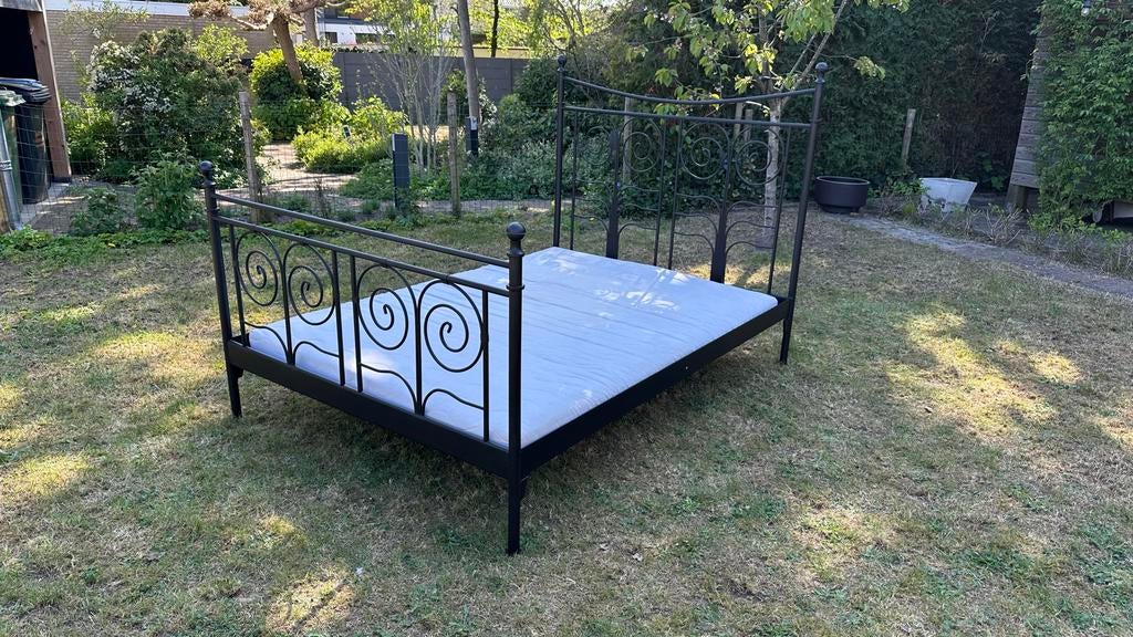 Zwart metalen IKEA Noresund bed (140x200cm) inclusief matras, Ophalen, Gebruikt, Zwart, 140 cm