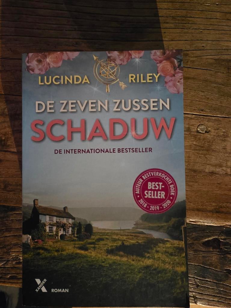 De Zeven Zussen - Schaduw door Lucinda Riley, Ophalen of Verzenden, Zo goed als nieuw, Lucinda Riley, Nederland