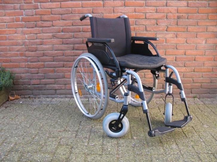 Breezy Unix2 aluminium rolstoel 45cm met massieve banden, Diversen, Rolstoelen, Zo goed als nieuw, Duwrolstoel, Inklapbaar, Ophalen of Verzenden