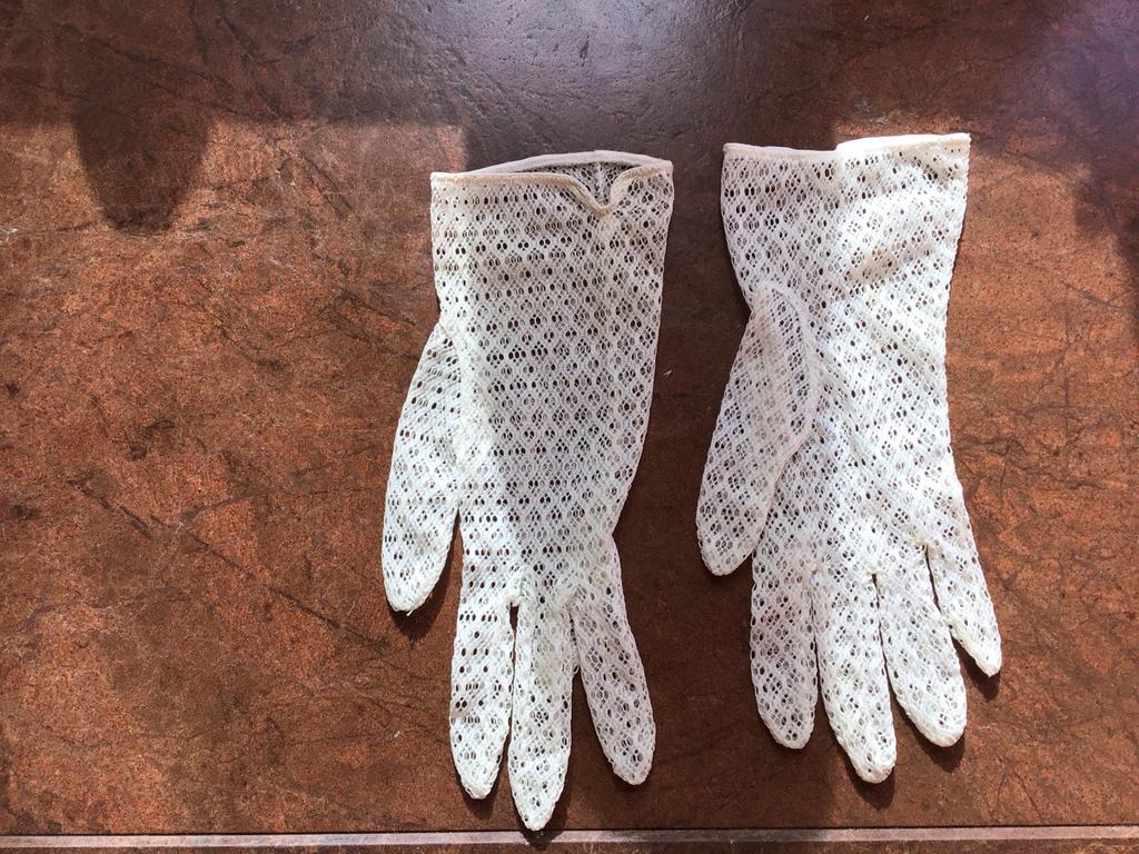 Vintage gehaakte kanten handschoenen, wit, Ophalen of Verzenden, Gedragen