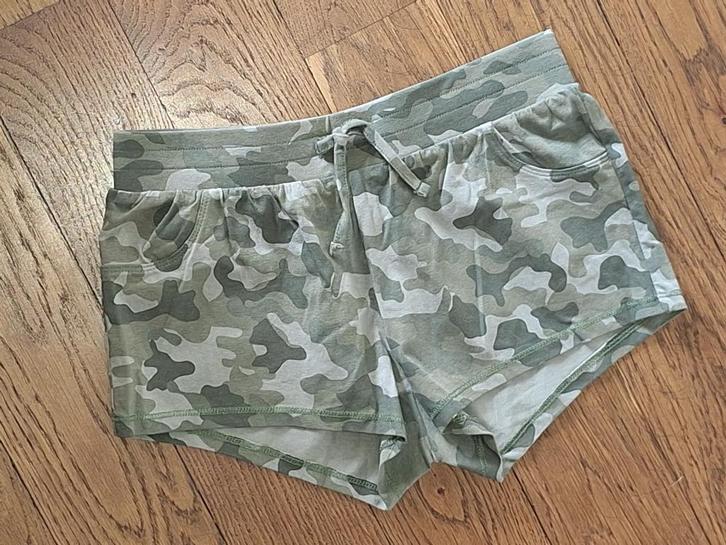 Korte broek maat 152, Kinderen en Baby's, Kinderkleding | Maat 152, Zo goed als nieuw, Meisje, Broek, Ophalen of Verzenden