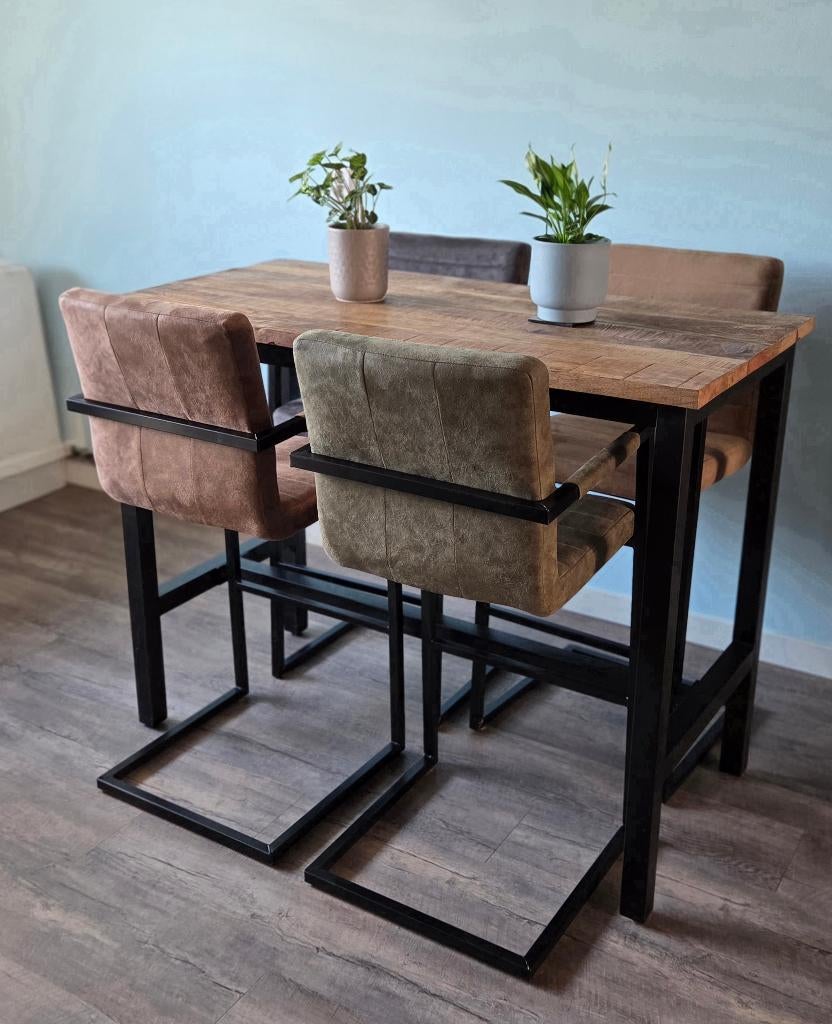 Bartafel met barstoelen, Ophalen, Zo goed als nieuw