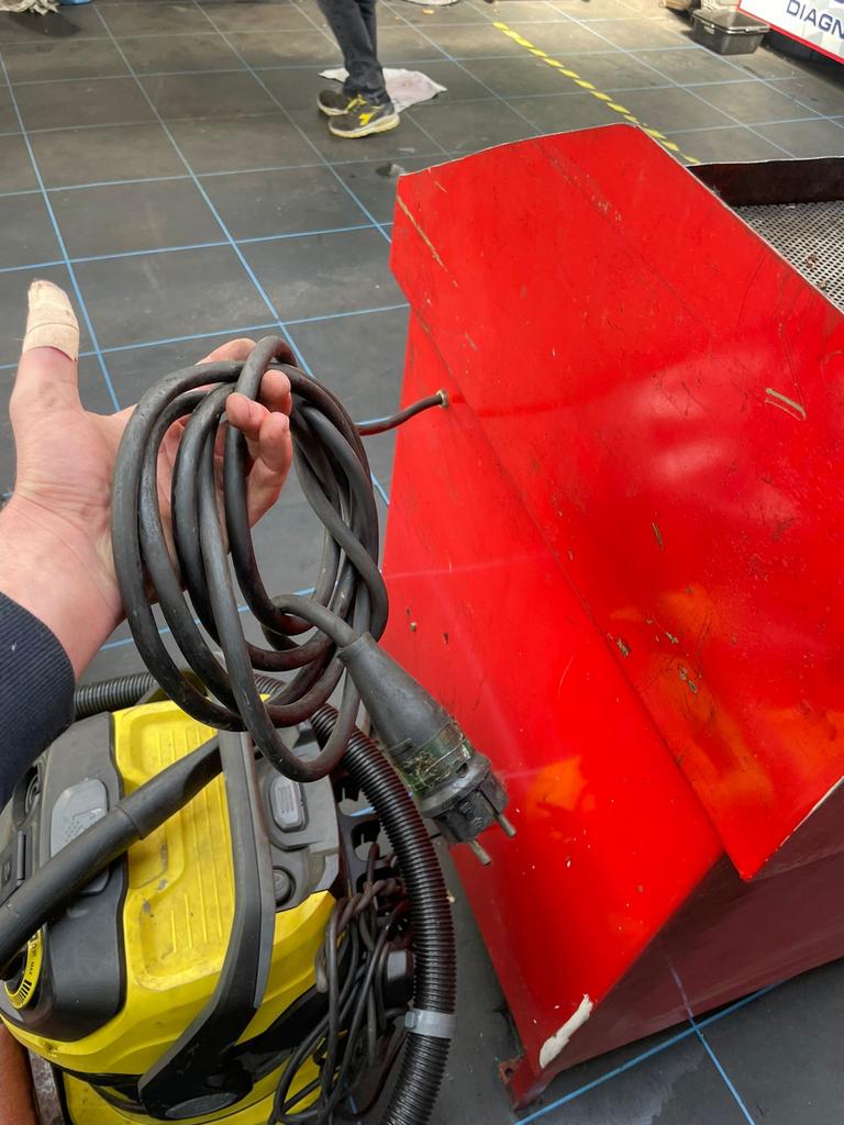 Robuuste rode spoelbak voor werkplaats of garage, Ophalen, Gebruikt