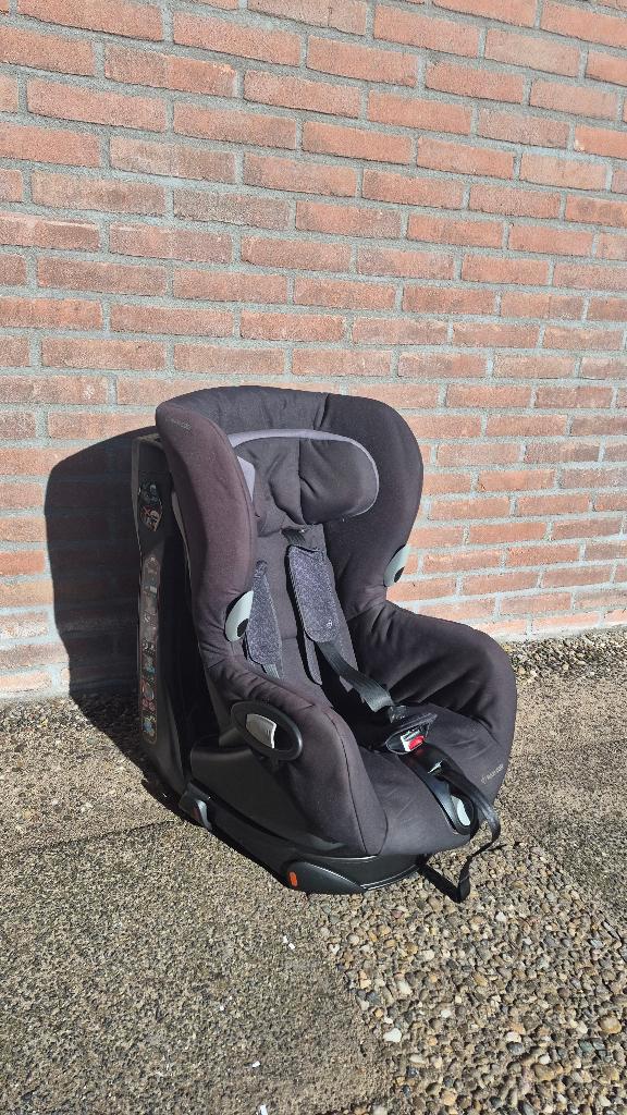 Kind: Autostoeltje Maxi-Cosi Axiss Triangle Black 2017, Kinderen en Baby's, Autostoeltjes, Zo goed als nieuw, Overige merken, 9 t/m 18 kg
