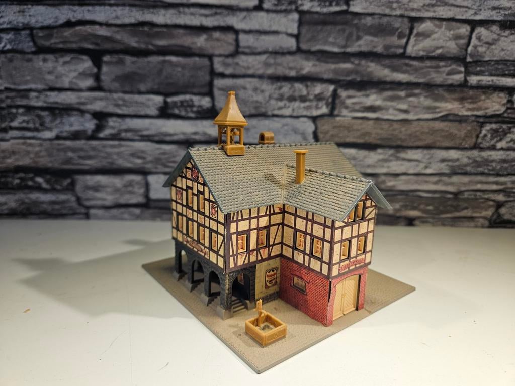 Vakwerkhuis Raadhuis N spoor modeltrein 1:160, Hobby en Vrije tijd, Modeltreinen | N-Spoor, Gebruikt, Brug, Tunnel of Gebouw, Gelijkstroom of Wisselstroom