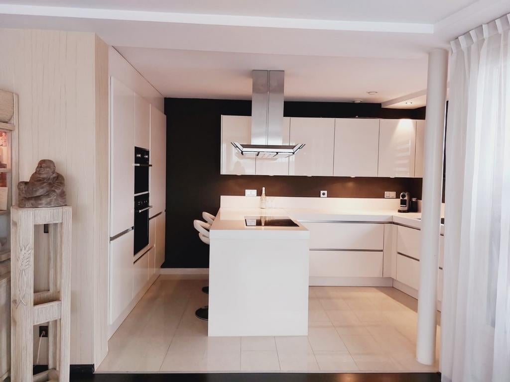 Prachtige keuken met apparatuur, zeer weinig gebruikt!, Ophalen of Verzenden, Zo goed als nieuw, Hoekkeuken