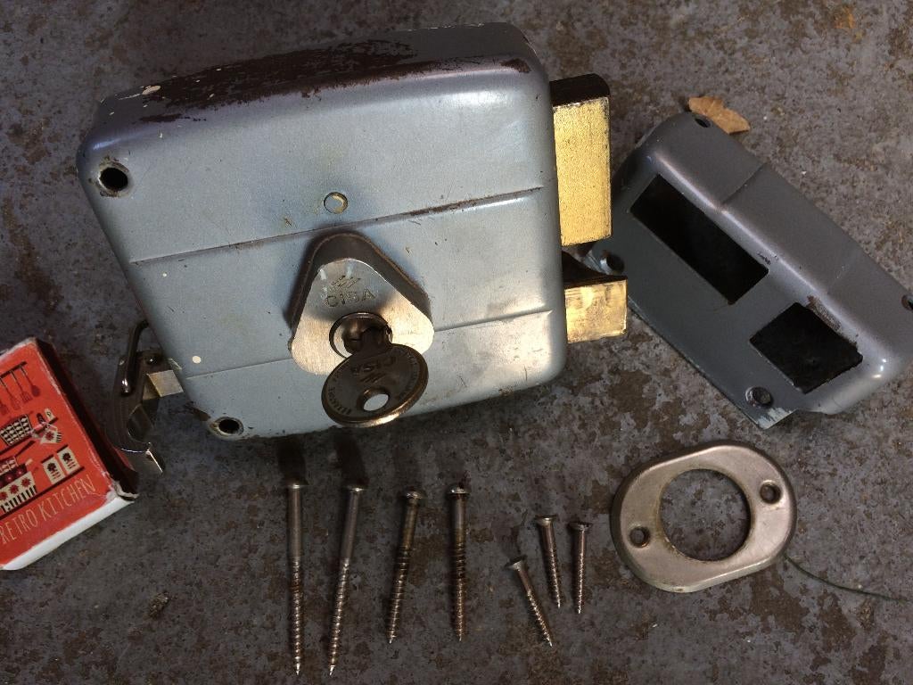 Deurslot jaren 30 Cisa ouderwets metaal oplegslot buitendeur, Ophalen of Verzenden, Gebruikt, IJzer, Slot