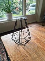 Moderne zwarte draadlampenkap - +/- 20 cm hoog, 15 cm breed, Modern, Industrieel, Zwart, Ophalen of Verzenden, Zo goed als nieuw