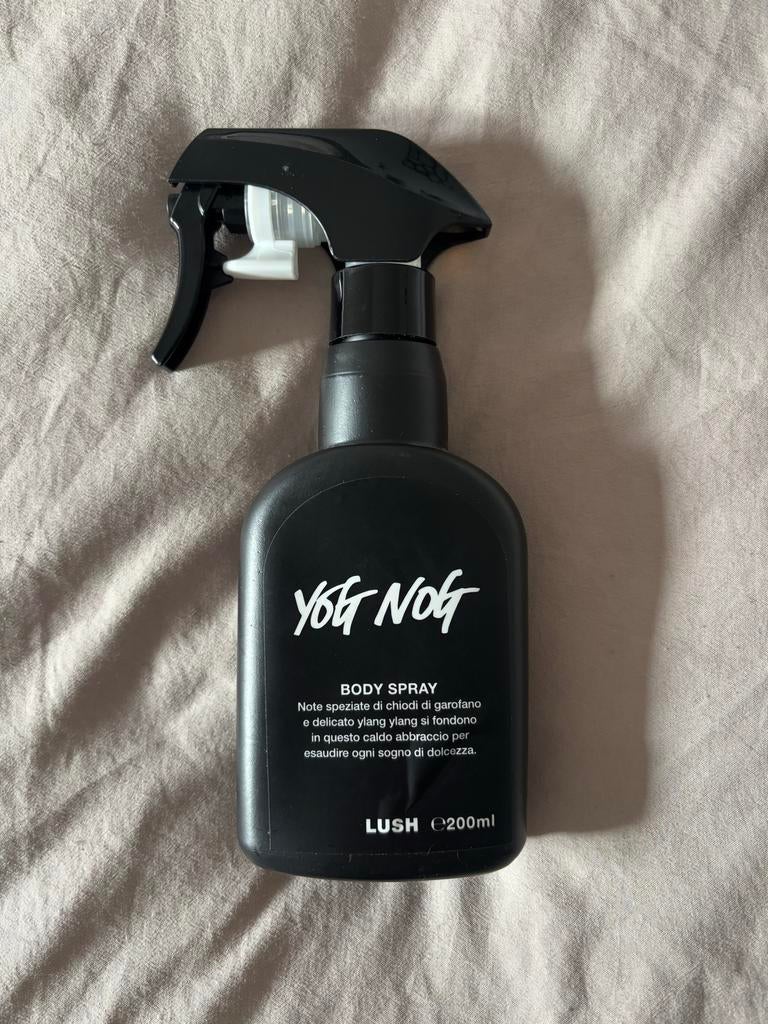 Lush Yog Nog Body Spray 200ml - nieuw, Sieraden, Tassen en Uiterlijk, Uiterlijk | Parfum, Ophalen of Verzenden, Zo goed als nieuw