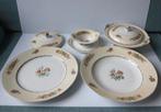 Delen van een KPM servies: grote borden, dekschaal en juskom, Ophalen of Verzenden, Zo goed als nieuw, Bord(en), Overige stijlen