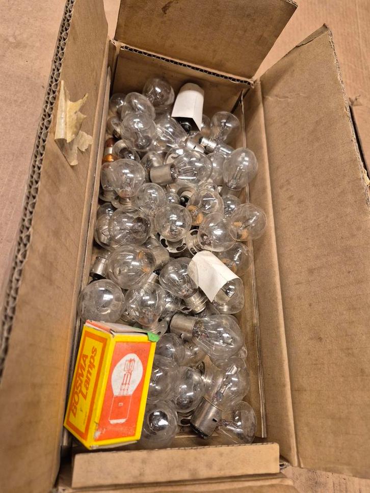 Diverse 6V lampen, enkele 12V. Brommer, auto, oldtimer., Fietsen en Brommers, Brommeronderdelen | Oldtimers, Nieuw, Overige merken