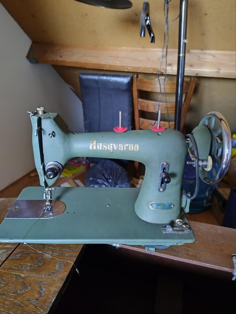 Husqvarna naaimachine - Revisie nodig, Ophalen of Verzenden, Gebruikt, Naaimachine, Husqvarna