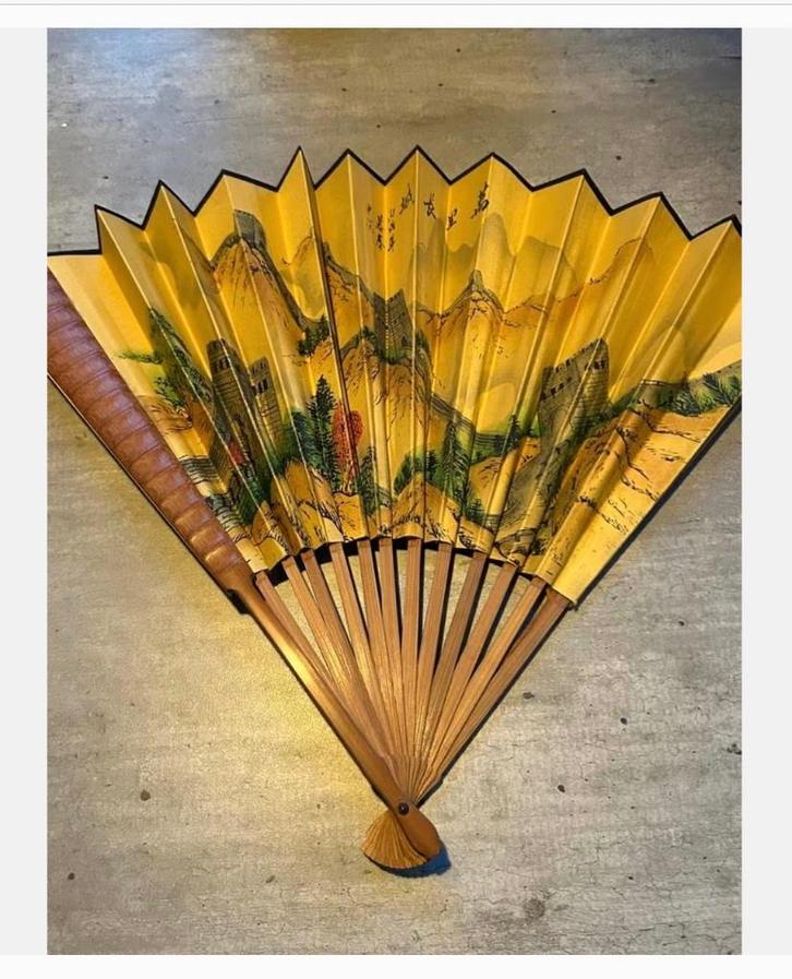 Chinese antieke waaier, Chinese muur en geluks tekens, Antiek en Kunst, Curiosa en Brocante, Ophalen of Verzenden