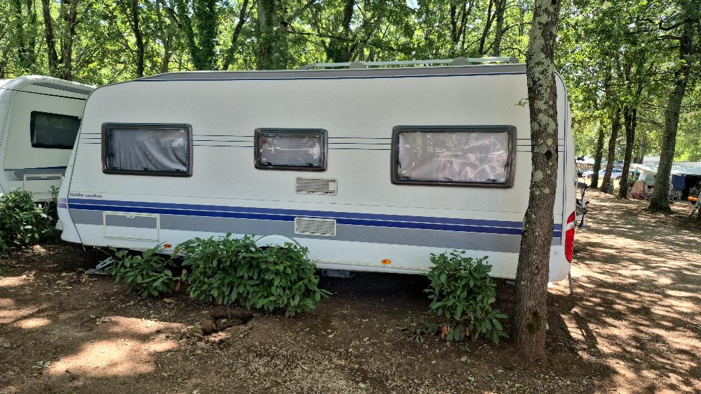 hobby caravan met fietsendrager voor tent luifel uitbouw, Hobby, Schokbreker, 7 tot 8 meter, Particulier