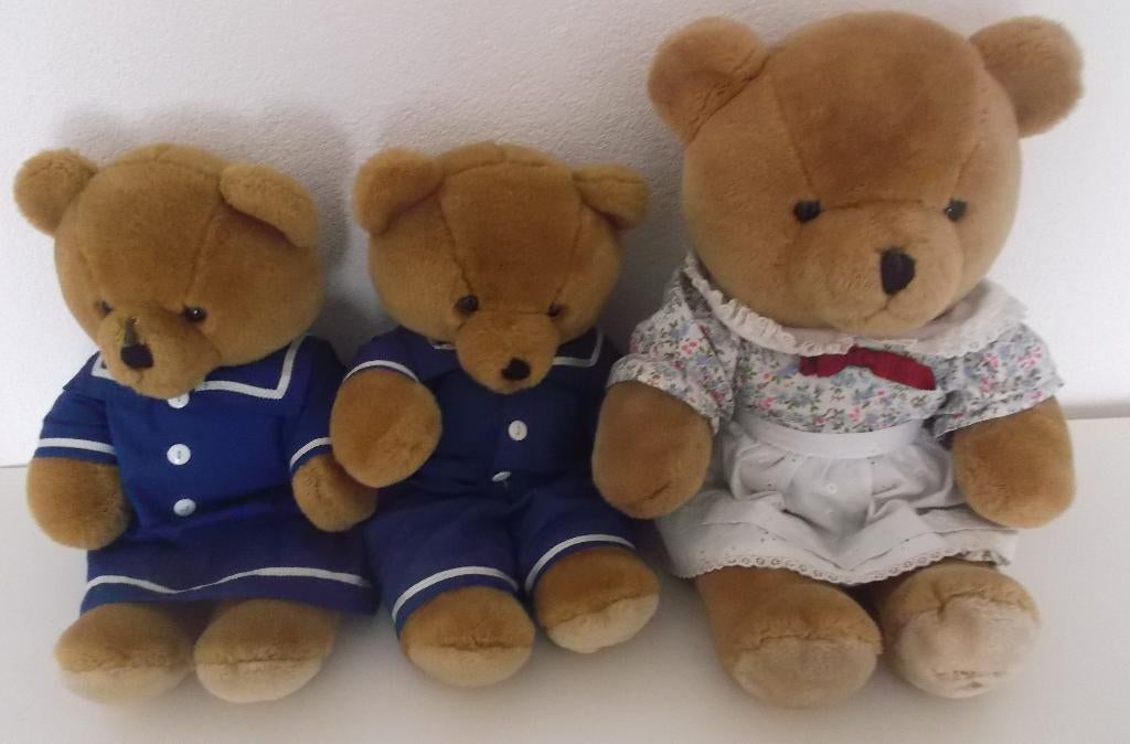 3 beren van de Bijenkorf, Verzamelen, Beren en Cherished Teddies, Gebruikt, Stoffen beer, Overige merken, Ophalen of Verzenden