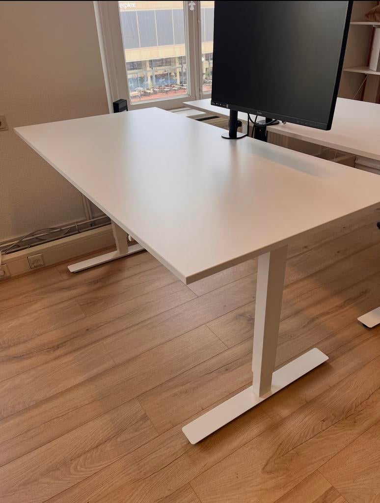 Verstelbare witte bureau 160x80 te koop - Ikea Trotten, Huis en Inrichting, Ophalen, Zo goed als nieuw