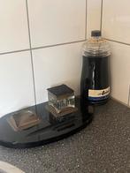 Antieke fles met inkt en tableau, Ophalen