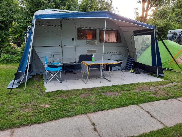 Kip Shuttle 41 TTZ, Caravans en Kamperen, Caravans, Particulier, tot en met 4, 750 - 1000 kg, Treinzit, Kip, Dwarsbed, Omvormbare zithoek