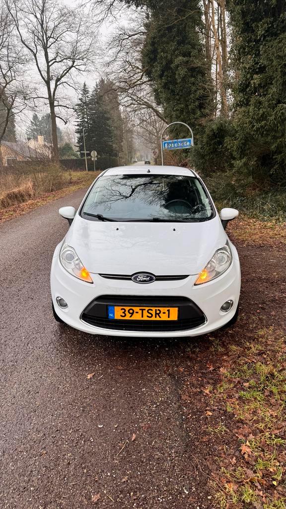 Ford Fiësta 1.25 60KW 5DR 2012 Wit Apk recent, Auto's, Ford, Particulier, Fiësta, Airbags, Airconditioning, Bluetooth, Boordcomputer