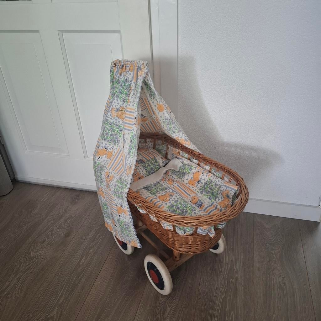 Poppenwieg rotan vintage, Ophalen, Gebruikt, Overige typen