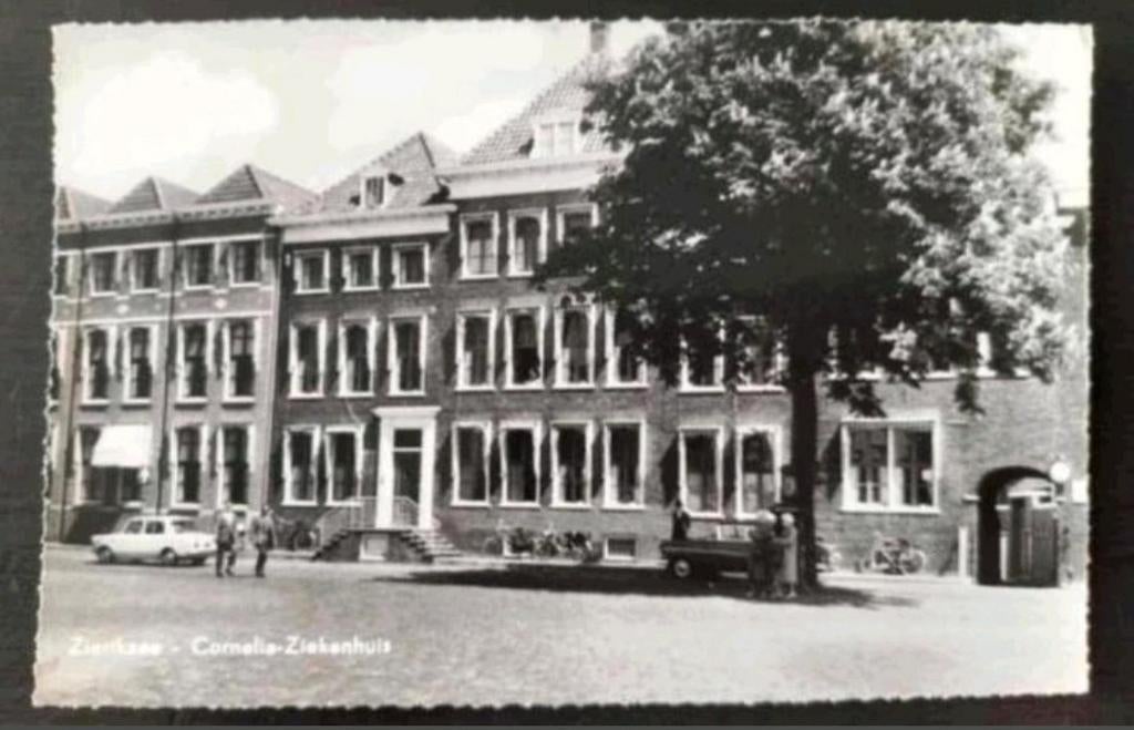 Zierikzee - Cornelia Ziekenhuis (Simca 1000, Opel Olympia), Ophalen of Verzenden, 1960 tot 1980, Ongelopen, Zeeland