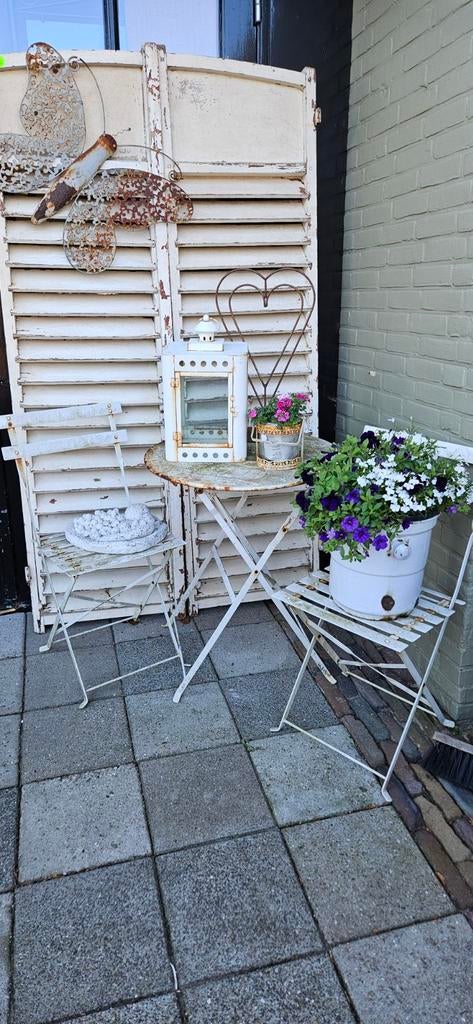 Vintage wit metalen bistro set - inklapbaar, Tuin en Terras, Tuinmeubel-accessoires, Gebruikt, Ophalen