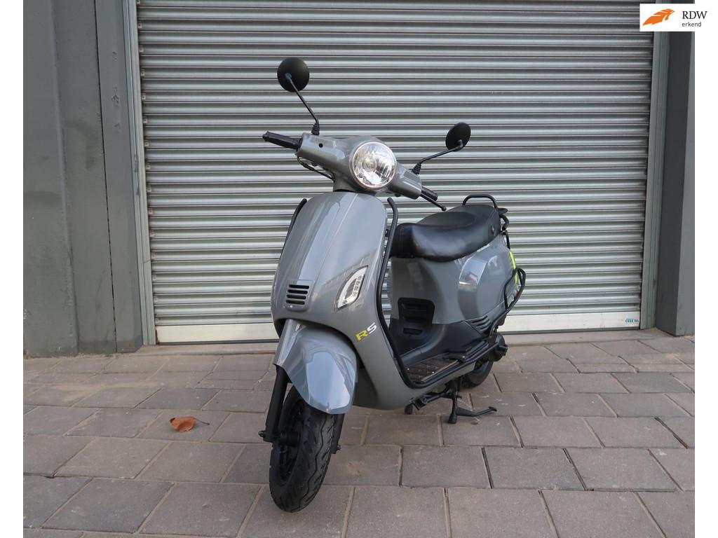 Z BTC Snorscooter Riva RS special nardo grey custom, Fietsen en Brommers, Snorfietsen en Snorscooters, Overige merken, Gebruikt