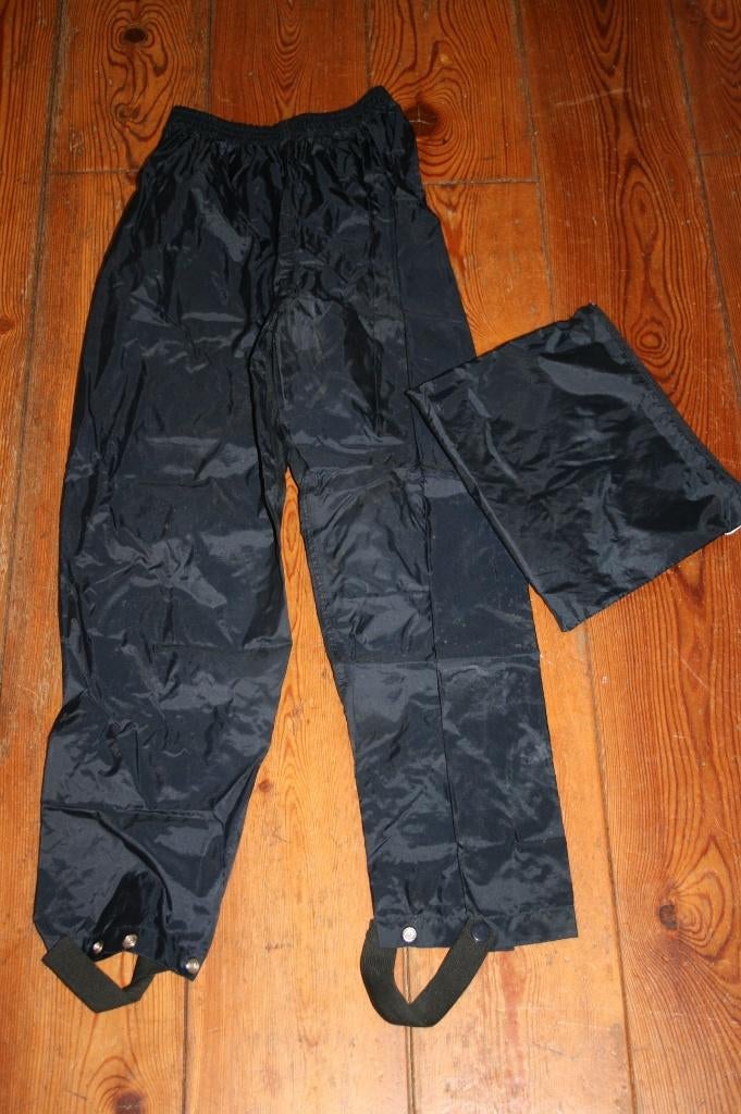 Als nieuwe regenbroek met tasje zwart maat 128, Ophalen of Verzenden, Zo goed als nieuw, Jongen of Meisje, Broek