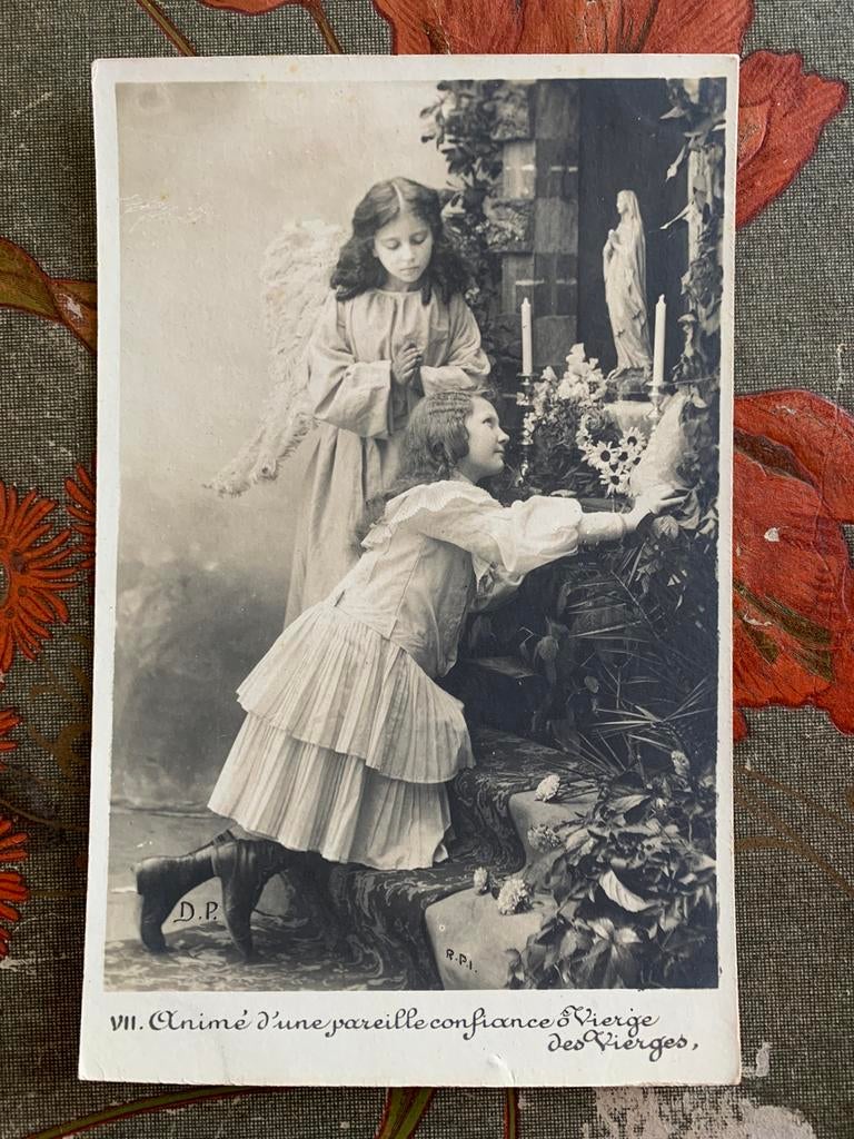 Meisje en engel bij altaar, Mariabeeld (NN), Ophalen of Verzenden, Voor 1920, Ongelopen, Kinderen