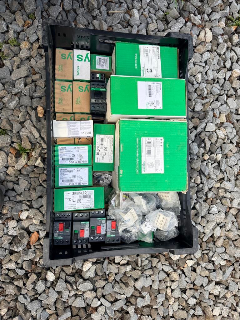 3 kratjes industrieel schakelmateriaal, Hobby en Vrije tijd, Elektronica-componenten, Ophalen, Nieuw