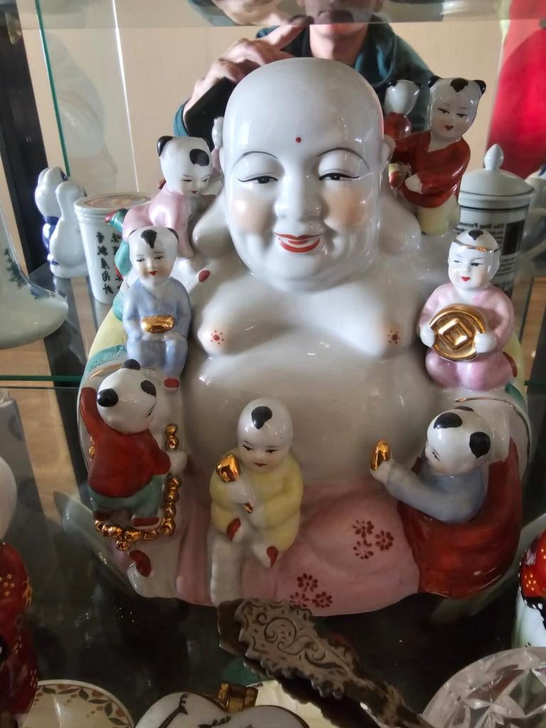 Boeddha met kinderen porseleinen beeld, Antiek en Kunst, Antiek | Porselein, Ophalen of Verzenden