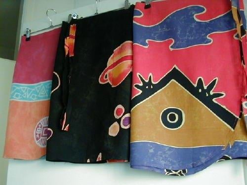 WIKKELROKKEN uit Indonesië nieuw 5 stuks samen € 20, Ophalen of Verzenden, Zo goed als nieuw, Overige kleuren, Onder de knie