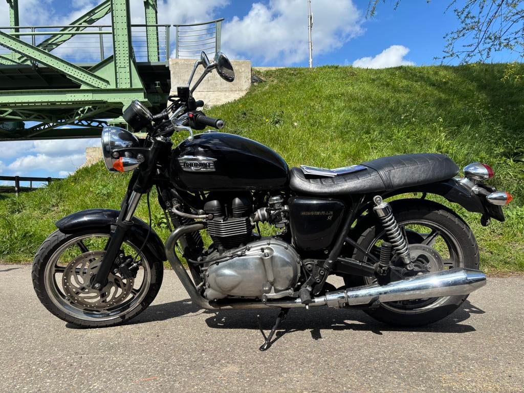 Triumph Bonneville T100 (SE) - 2013 - Zwart - Nette staat, Motoren, 2 cilinders, Motorrijbewijs A, Gebruikt, Particulier