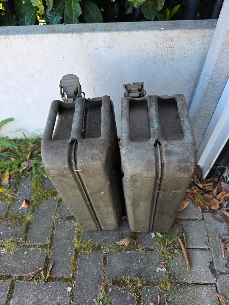 Jerrycans, Ophalen