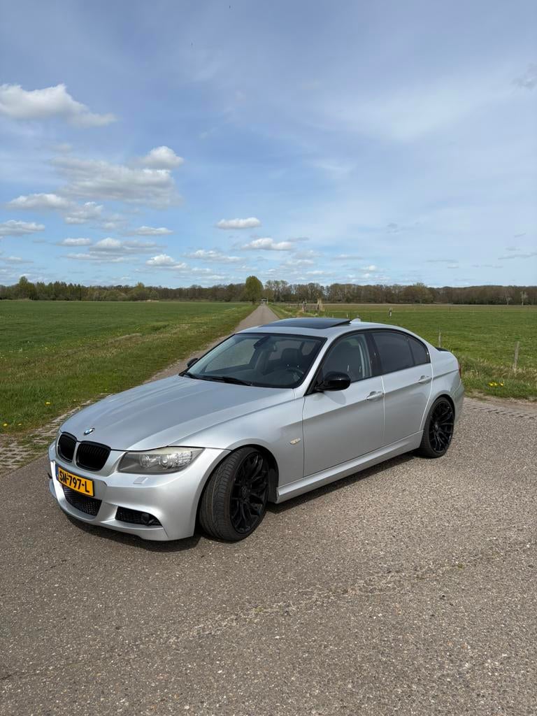 BMW e90 335i lci 2010, Auto's, Automaat, Zwart, Parkeersensor, Leder