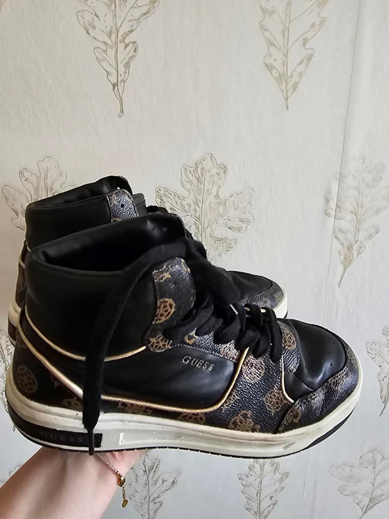 Guess sneakers maat 39, Kinderen en Baby's, Kinderkleding | Schoenen en Sokken, Ophalen of Verzenden, Zo goed als nieuw, Meisje