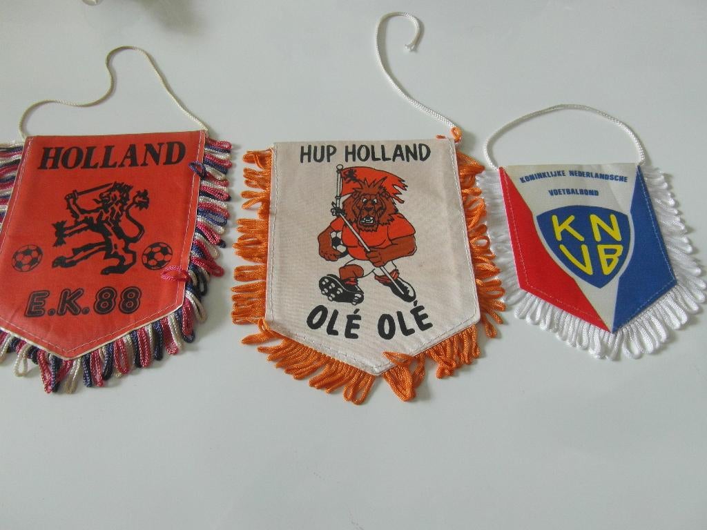 voetbal mini vaantjes Nederlands elftal knvb ek 88  3 x, Ophalen of Verzenden, Gebruikt, Buitenlandse clubs, Vaantje of Sjaal