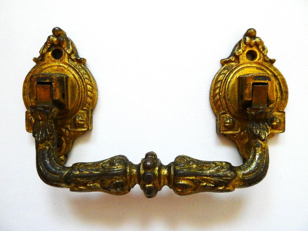 2 Grote vuurvergulde handgrepen voor kist lade kast beslag, Antiek en Kunst, Antiek | Koper en Brons, Ophalen of Verzenden, Brons